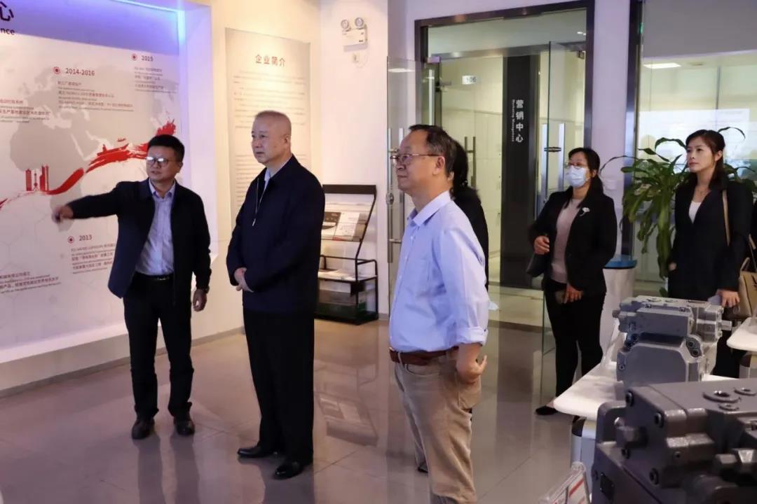 十三届全国政协经济委员会副主任刘利华一行赴MK（中国）一站式服务平台液压调研