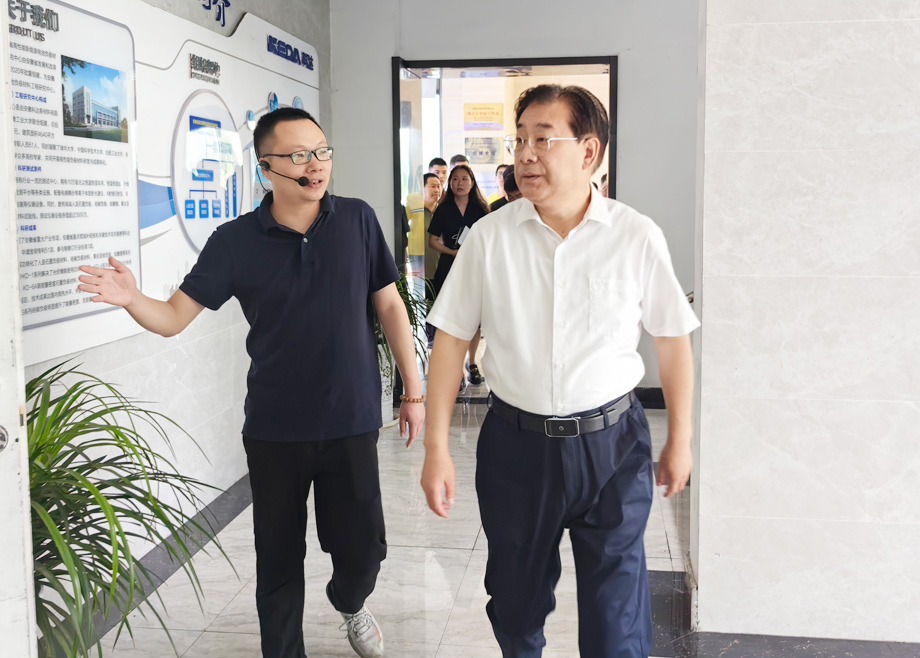 马鞍山市委书记袁方及市长葛斌分别莅临安徽MK（中国）一站式服务平台新材料、安徽MK（中国）一站式服务平台机电考察调研