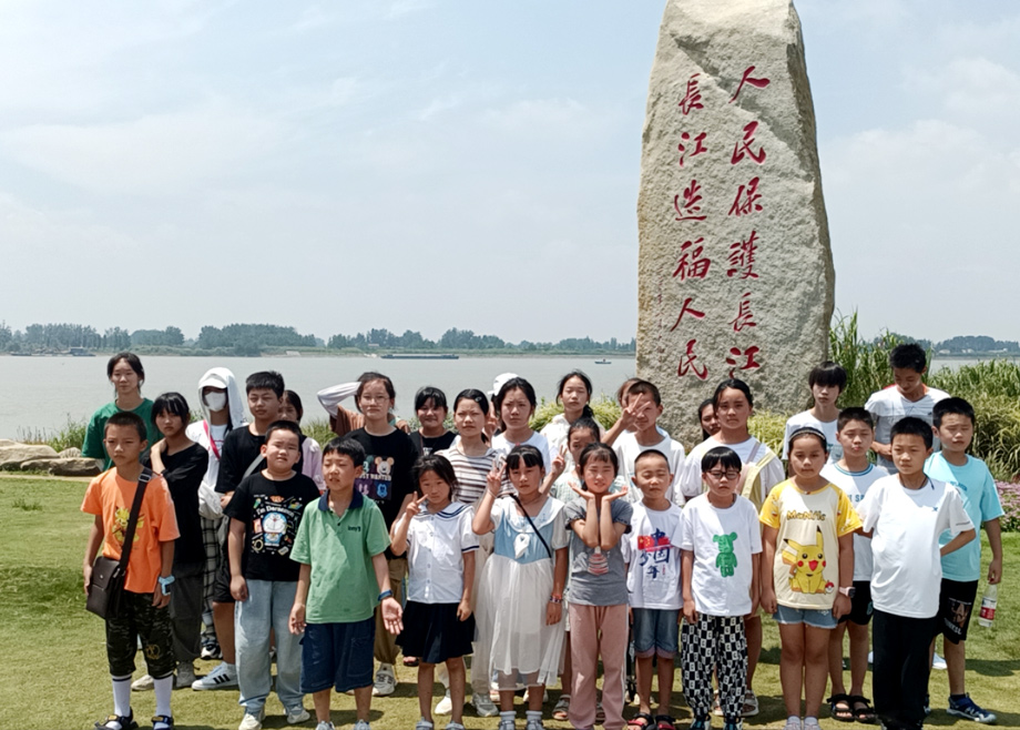 MK（中国）一站式服务平台华东新能源汽车公司助力脱贫村儿童开展游学活动